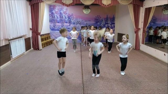 Ритмика для детей. Прыжки с продвижением вперед. смотреть онлайн