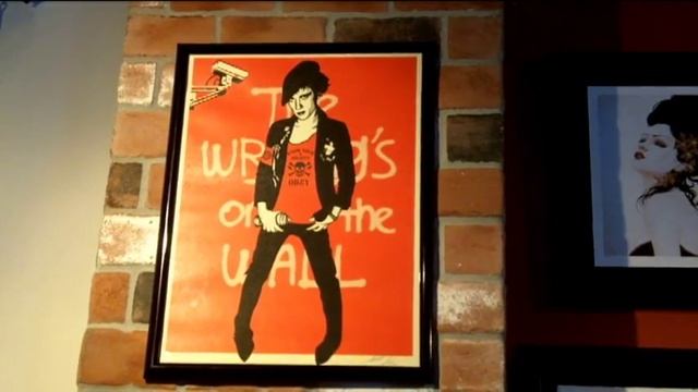 SamFlaxOrlando.com interviews Todd ulmer owner and curator of the Extra Large gallery смотреть онлайн