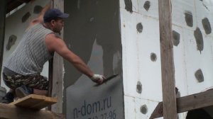 Базовый армирующий слой система Ceresit, втапливаем фасадную сетку в клей для пенопласта