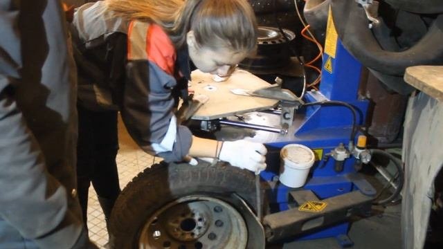 Профессия ШИНОМОНТАЖНИК