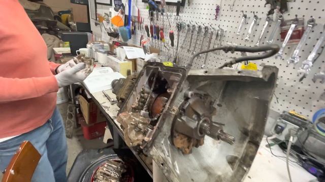 Great Autos “Rust Bucket Revival” - 2nd Ford-o-Matic Transmission Disassembly, Part 3 смотреть онлайн