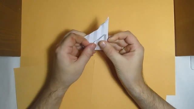 Оригами рука скелета из бумаги