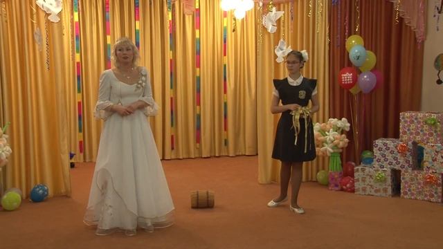 Выпускной спектакль на утреннике в детском саду.