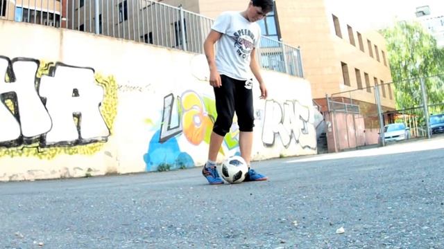 5 способов поднять мяч без помощи рук (часть 2)/RomkaGo смотреть онлайн