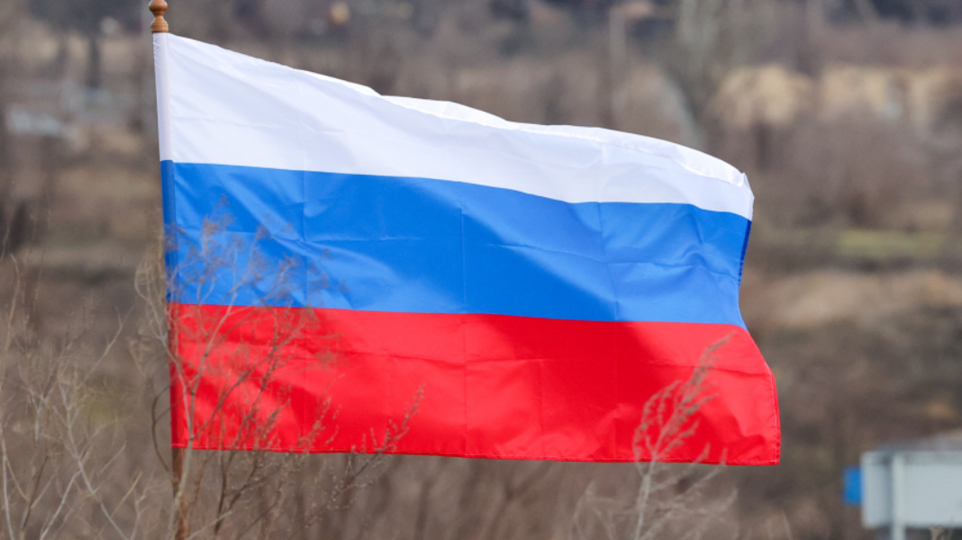Российский флаг в Крынках на левом берегу Днепра