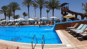 Occidental Sharjah Grand / Отличная еда, бассейн, джакузи и горка всего за 300 долларов за 2 ночи!