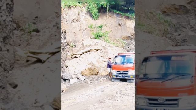 Dump truck pasir @Toyota Dyna