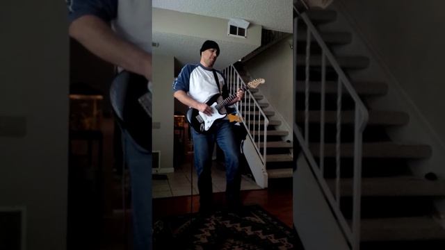 Fender Squier Mini Strat Practice смотреть онлайн