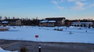 Москва. Территория отеля ПСБ Патриот. Март 2023 года.