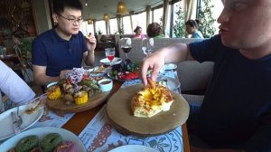 Саня и Юля. Отмечаем день рождения в грузинском ресторане