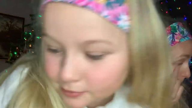 Savannah shows you it's so easy to apply Tropic Illuma Light Diffusing Concealer - our first video смотреть онлайн