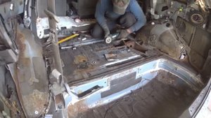 Завариваю следующую дыру в днище автомобиля ? Кузовной ремонт ? Мазда МПВ 2002