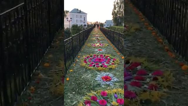 Цветы в Дивеево в Праздник Святой Троицы! 👏🏻🙏🌿🌿🌿💖💖