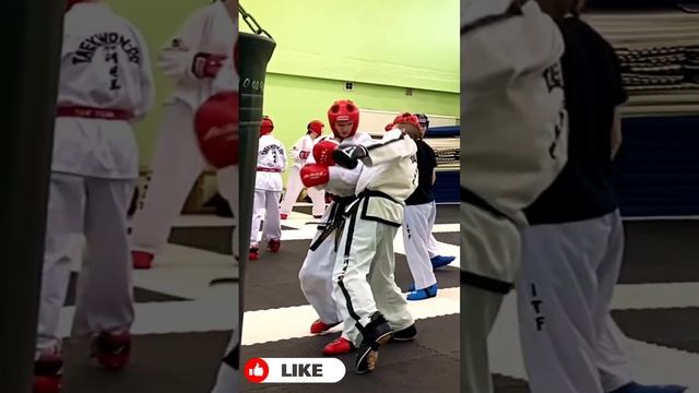 ?? Как вам такие удары руками в тхэквондо ? Применяете ? #taekwondoitf #martialart #itftkd смотреть онлайн