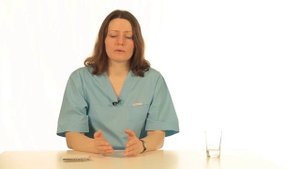 С какого возраста можно красить волосы и наносить макияж