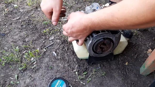 Триммер, разборка газонокосилки, замена сальников на двигателе.