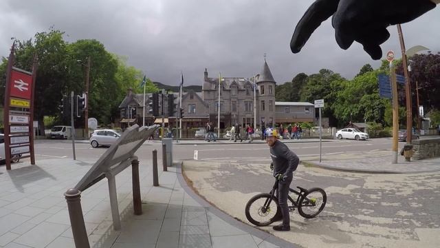 Danny MacAskill and Duncan Shaw Ride Aviemore смотреть онлайн