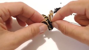 Брошь Пчела из бисера. Мастер-класс. 2 часть/ DIY Beaded Bee brooch 2 part