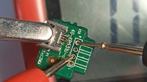 Ремонт блютуз колонки PHILIPS SB5200 - проблемы с зарядкой.