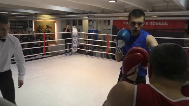 Боксер великан против 60 летнего мужика смотреть онлайн