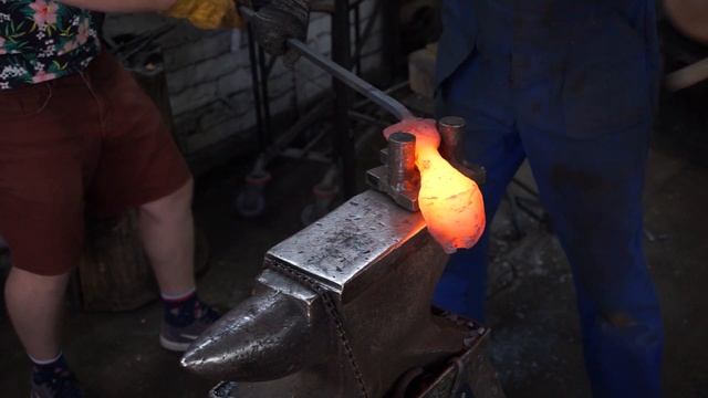 Кованая рыба. Мастер-класс от кузнеца-художника Евгения Ермолаева смотреть онлайн