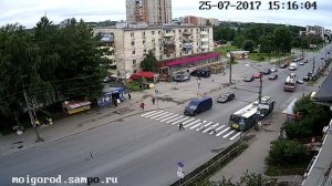 В Петрозаводске водитель легковушки влетел в троллейбус