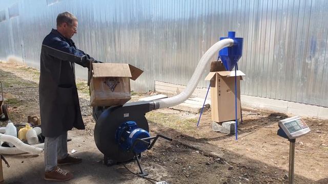 Дробилка для пластика, ПЭТ бутылок - "Шмель" 7,5 кВт. смотреть онлайн