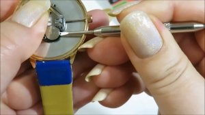 ?как поменять батарейку в наручных часах?с Али Экспресс