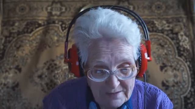 ШОК! БАБУШКА РАССКАЗЫВАЕТ ВСЮ ТАЙНУ ПРАВИЛЬНОЙ ИГРЫ В CS:GO. НУБАМ НЕ СМОТРЕТЬ! смотреть онлайн