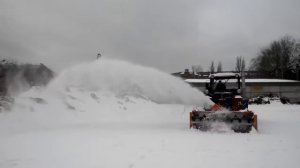 Роторный снегоочиститель на базе трактора ХТЗ-150К-09-25-15 в работе