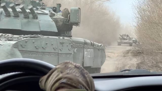 Колонна русских танков в Харьковской области. смотреть онлайн
