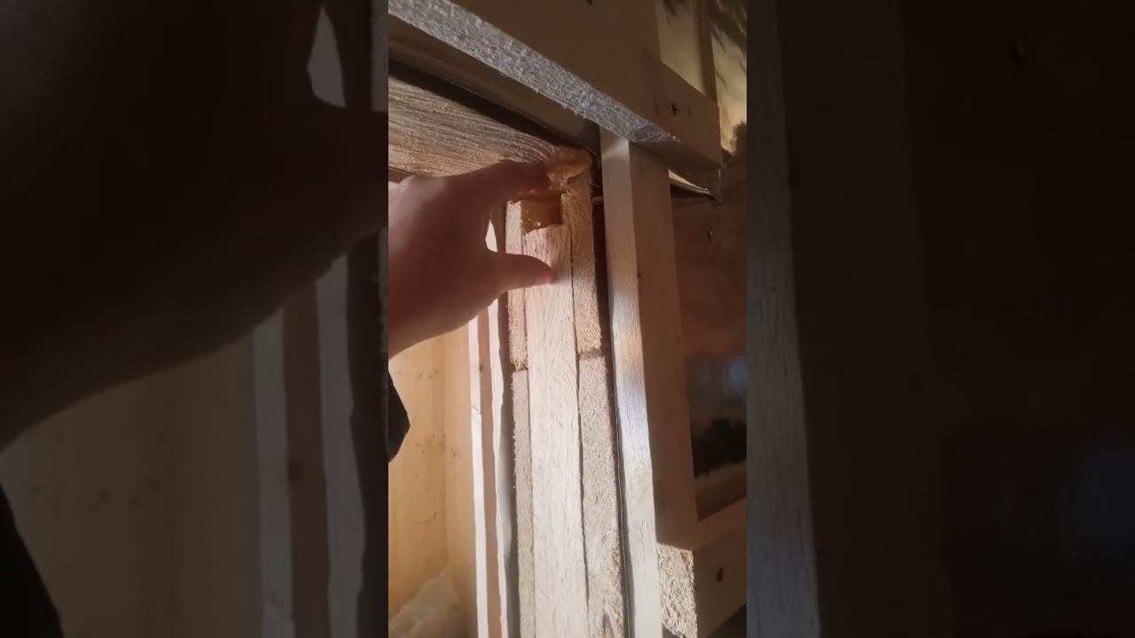 КОРОТКО про УСАДКУ - ПРАВИЛЬНАЯ Установка окон и дверей в срубе или брусе #shorts video смотреть онлайн