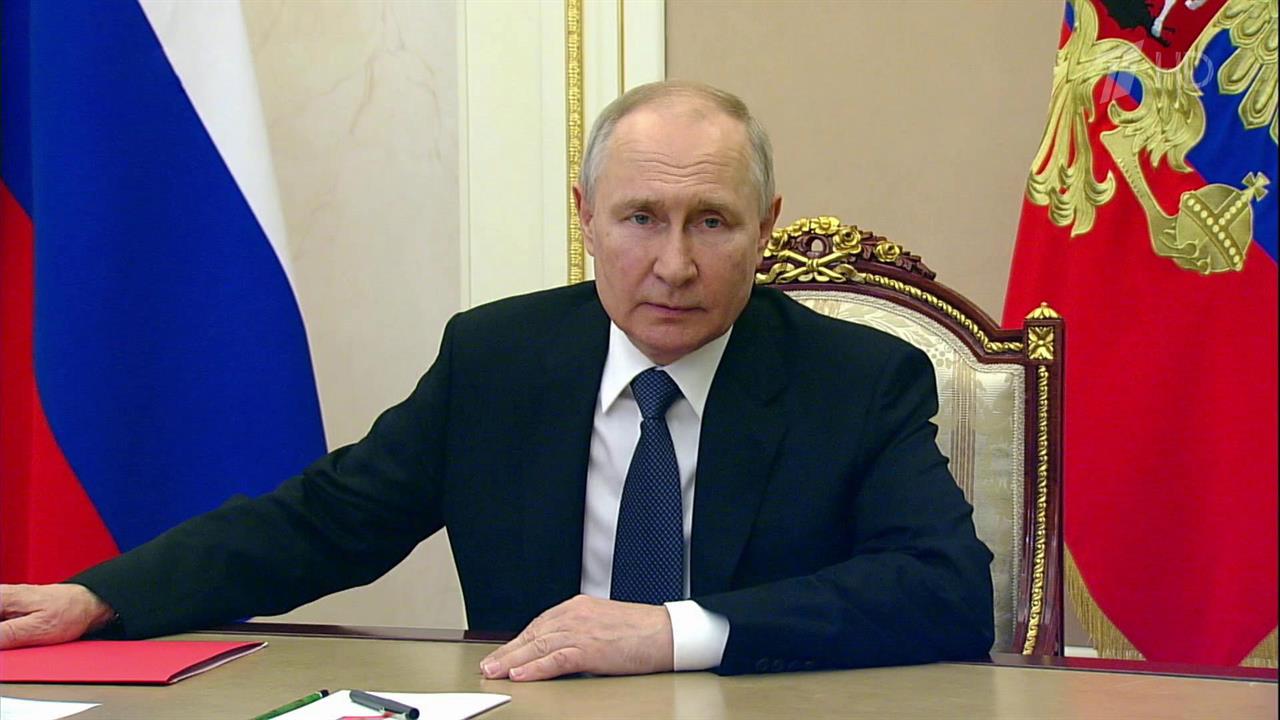 Президент провел оперативное совещание с постоянными членами Совбеза России