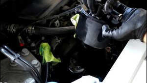 Range Rover Evoque Ленд Ровер Эвок 2,2 2011 года Замена топливного фильтра