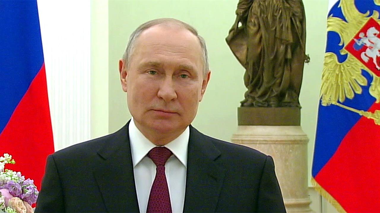 Владимир Путин поздравил российских женщин с 8 Марта