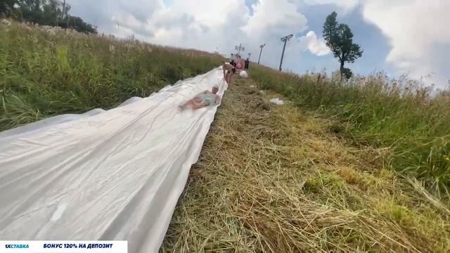 ХАЗЯЕВА ПРЫГАЮТ С ГОРКИ В БАССЕЙН / ПРЫЖКИ В БАССЕЙН С ГОРКИ / ХАЗЯЙСКИЙ смотреть онлайн