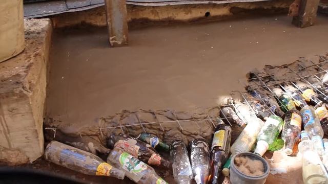 Полы из стеклянных бутылок. Тёплые полы в бане ( своими руками ). Стяжка пола из бутылок.