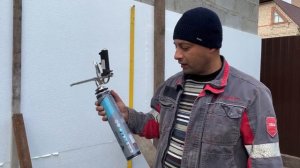 Насколько хватает баллона клей-пены при подклейке пенопласта.