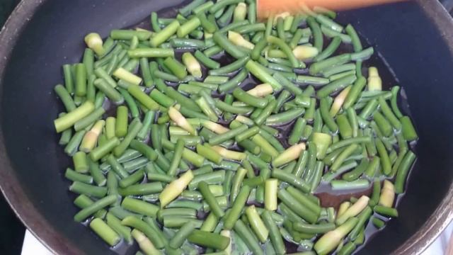 Омлет на сковороде с молоком Простой рецепт блюда из яиц на завтрак! смотреть онлайн