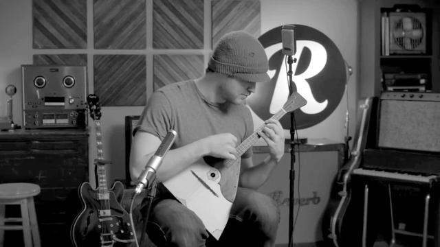 Балалайка в руках гитариста виртуоза смотреть онлайн