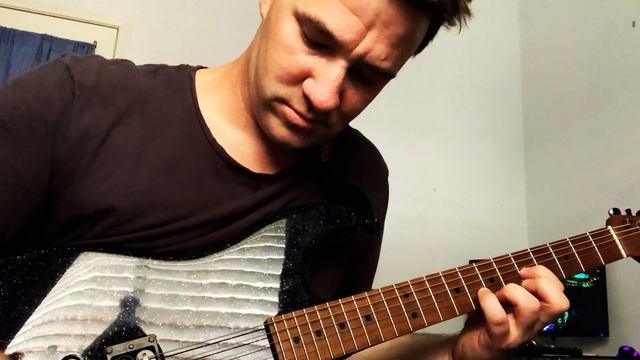 I built a "Tom DeLonge" Strat for $1,100 (Roasted Flame Maple/Holo Flake HardTail Fender Strat) смотреть онлайн