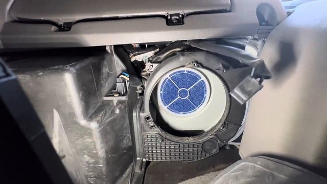 Cabin Air Filter Install / Tundra / Sequoia смотреть онлайн