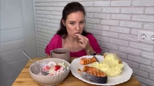 МУКБАНГ ПЮРЕ КАРТОФЕЛЬНОЕ РЫБА СТЕЙКИ САЛАТ ЛЕТНИЙ БАШНЯ ПОМОЩНИКА "ДРУГ КУЗЯ"