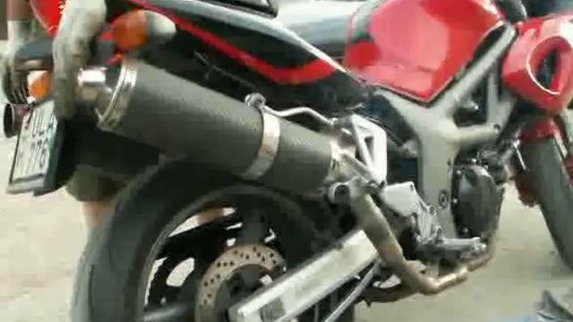 Imi's Suzuki SV400s смотреть онлайн