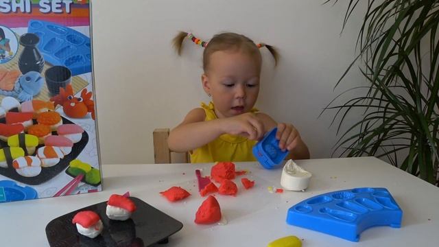 Катя лепит суши из пластилина SUSHI SET смотреть онлайн
