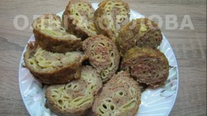 Очень вкусный мясной рулет быстрого приготовления! Соедините Макароны и фарш.