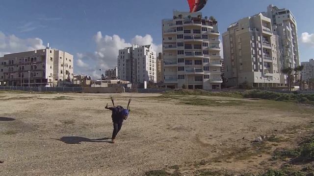 Параглайдинг в Израиле. Зимний день в Бат-Яме. смотреть онлайн