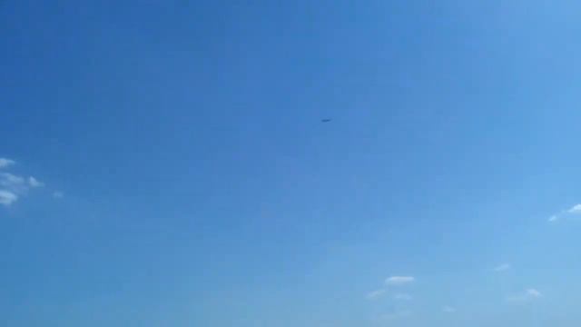 Запуск радиоуправляемого самолёта с аппаратурой.