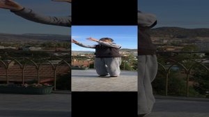 "Подъём на крик петуха" - из комплекса "Даоинь для укрепления сердца и регуляции давления"