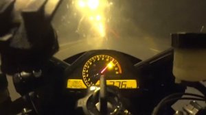 Бешеный разгон мотоцикла Honda CBR1000RR до 299 км/ч, МКАД